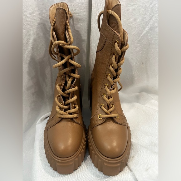 AGL ATTILIO GIUSTI LEOMBRUNI
Tania Platform Boot In Camel Size 37.5 - Picture 10 of 14